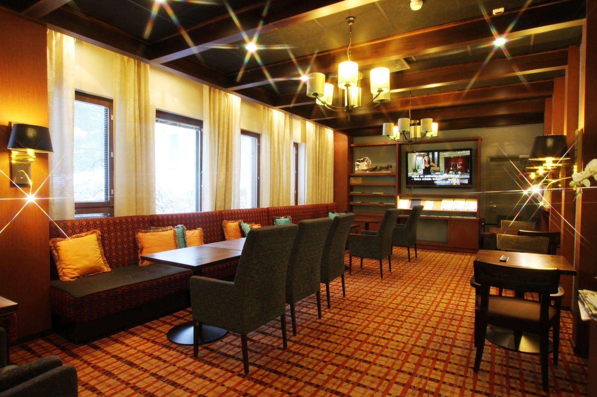 Hotel Kruunupuisto Пункахару Екстериор снимка